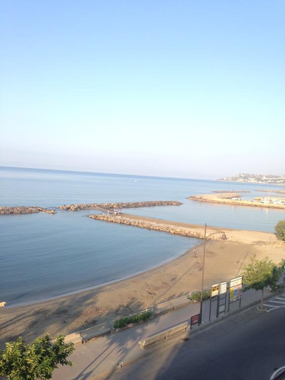 Appartement Kambusa - Mono Fronte Mare à Santo Stefano al Mare Extérieur photo